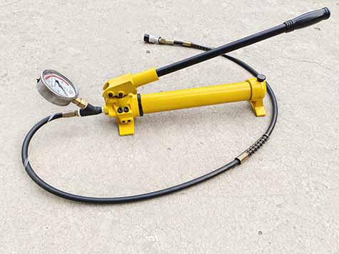M4118 hydraulic hand pump with pressure gauge